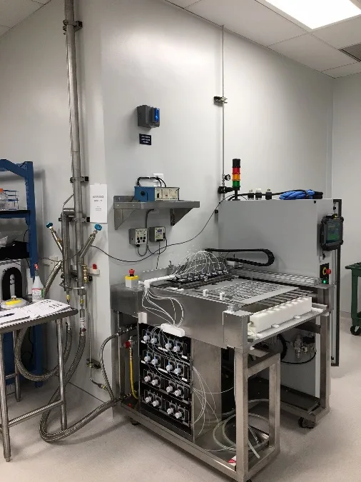 Bead dispensing workstation with its manifold valve array, nozzle tray and insulated liquid nitrogen line