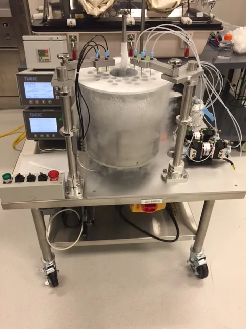Rotary frozen pellet chamber running under liquid nitrogen, with twin dispensing pump controllers
