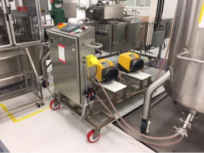 Magnetic particle suspension mixing and filling skid feeding a stainless process tank
